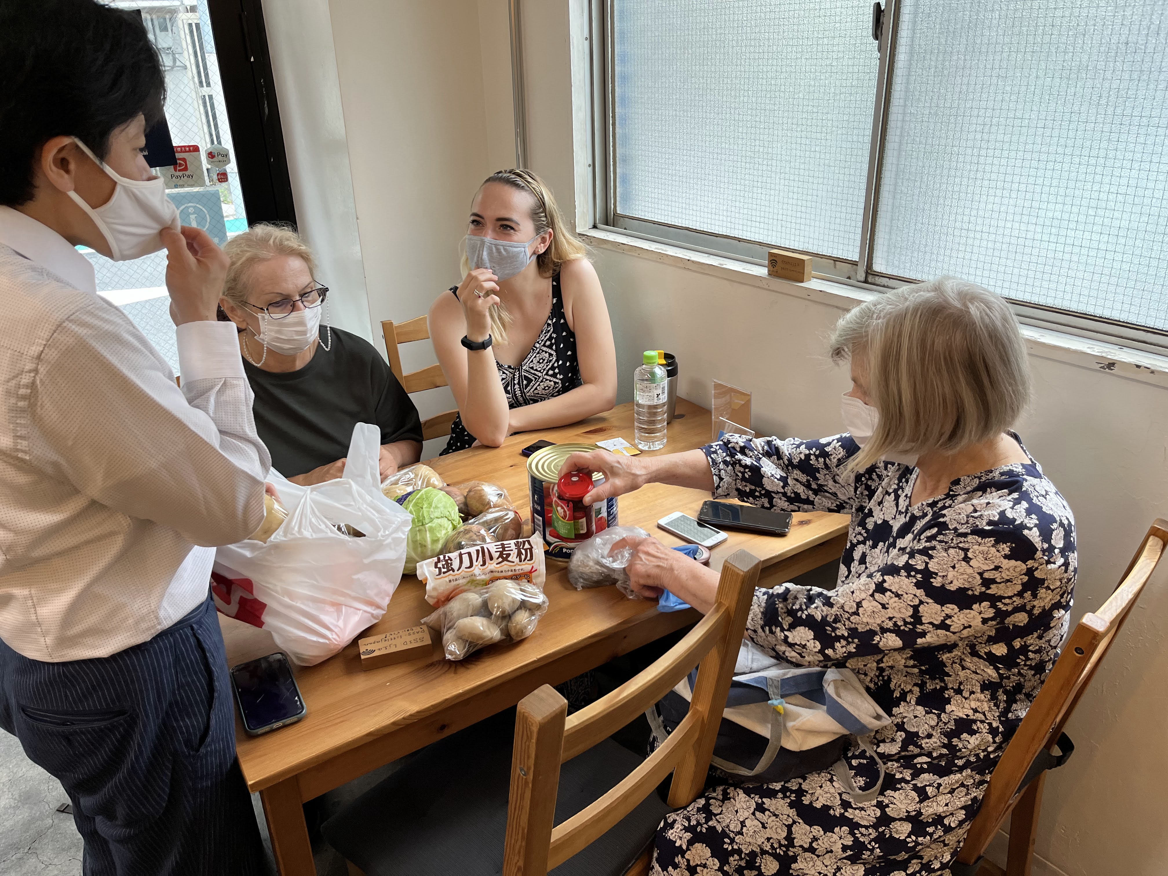 違う時代に生まれ、違う国で生きてきた人たち（試作会の様子）